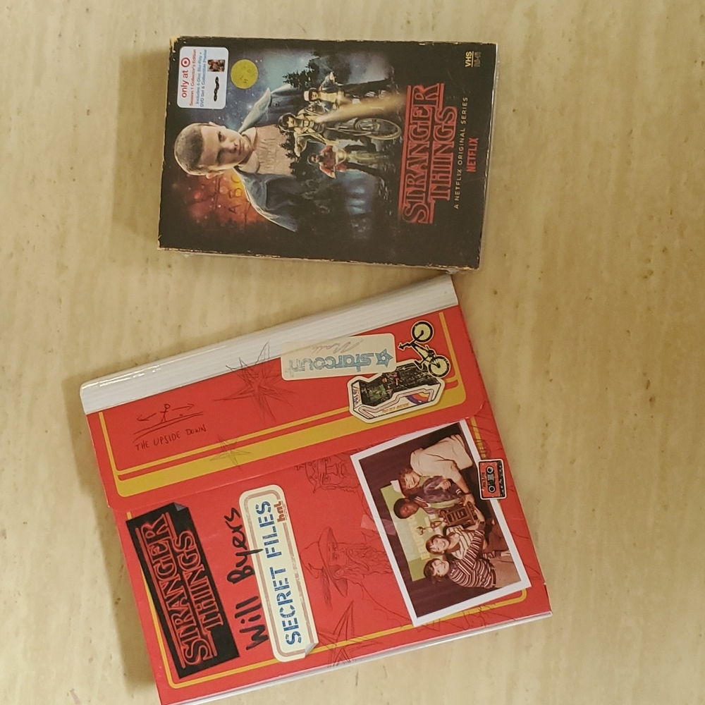 Stranger Things Gift Set 4 disc Blu ray and DVD  Poster collectible book NEW